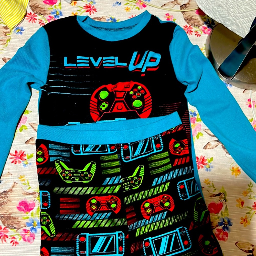 Cuddle duds boy size 8 pijama